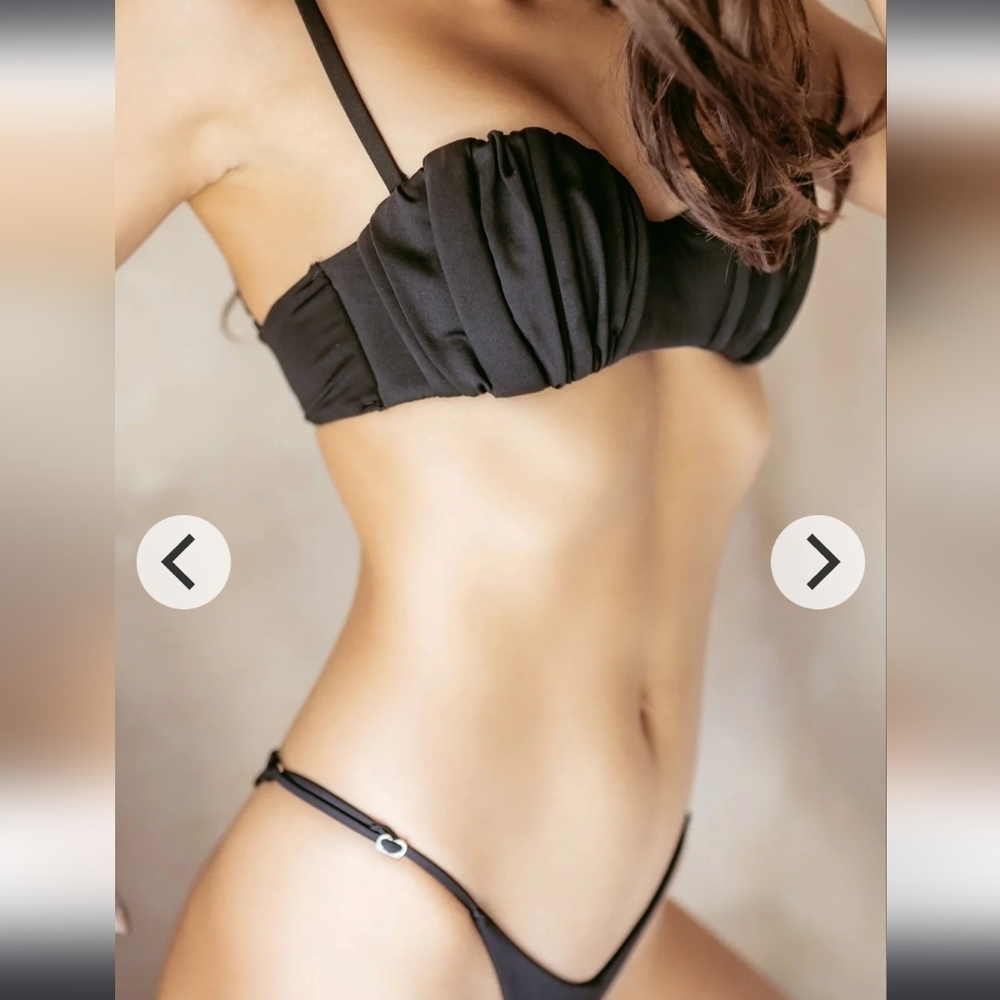 Thaikila NWT Gloriosa bikini top